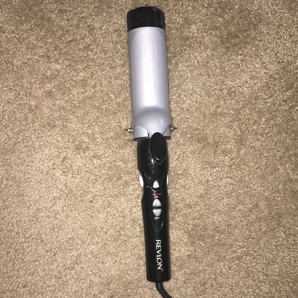 Revlon 1 & 3/4 barrel curling iron. Used once.